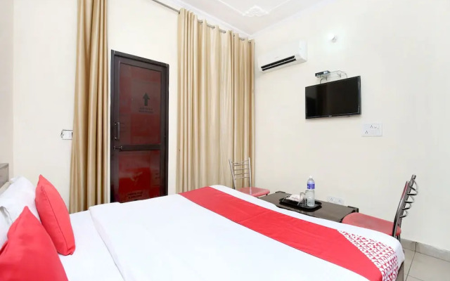 OYO 16735 Gaurav Residency