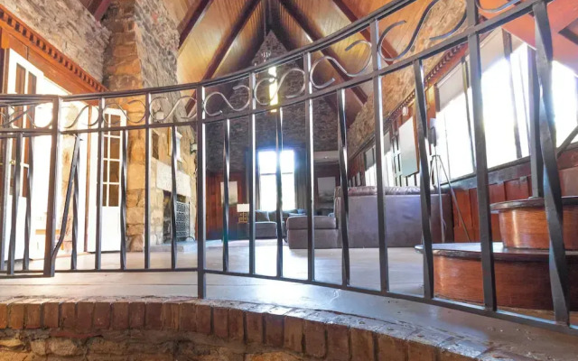 Midtown Castle - Royal in Columbus