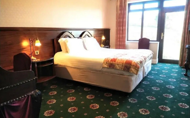 Lakeside Manor Hotel