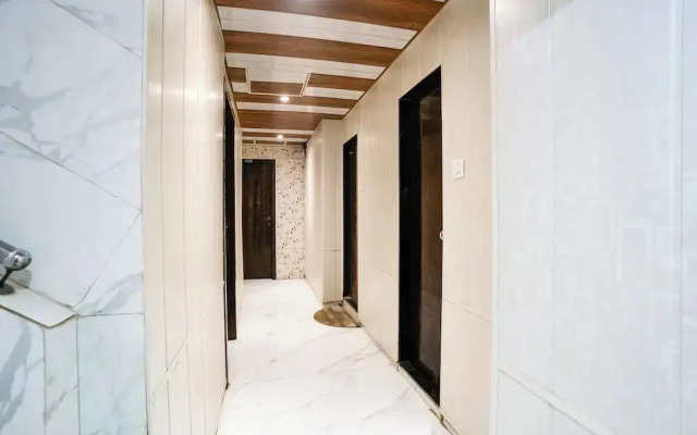 Fabhotel Hans Residency