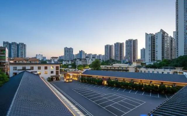 Qin Luxe · Qingyuefu Courtyard Hotel (Leshan High-Speed Rail Station Shihow Plaza Branch) – Outside – Leshan
