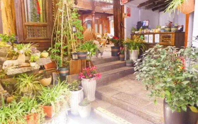 Floral Hotel·Yunjing Zhinan Hotel(Dayan Gucheng dashuiche store)