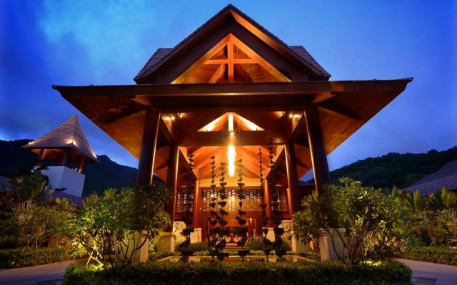 Shixishu Jianguo Yalong Bay Resort Hotel