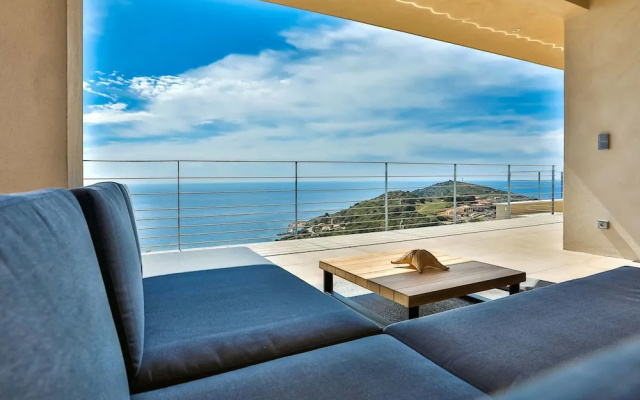 Luxurious Architect-designed Property Pool sea View