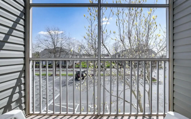 Community Pool & Private Balcony: Chic Lewes Gem