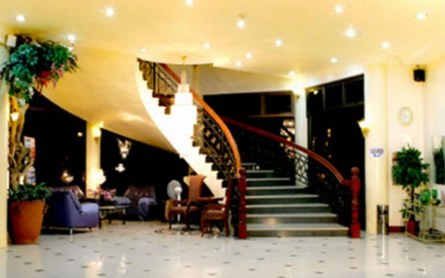 Crown Royale Hotel
