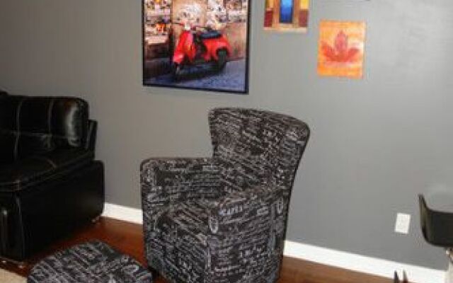 Custom Luxury Suite - By Elite Suites