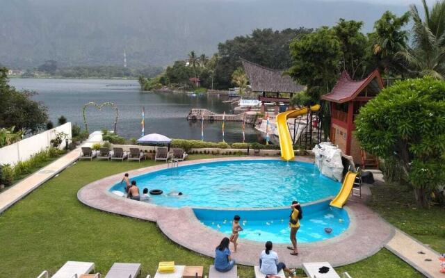 Zoe's Paradise Waterfront Hotel
