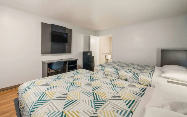 Studio 6 Laredo, TX - North I-35