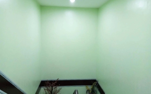 OYO 89407 EZI Hotel