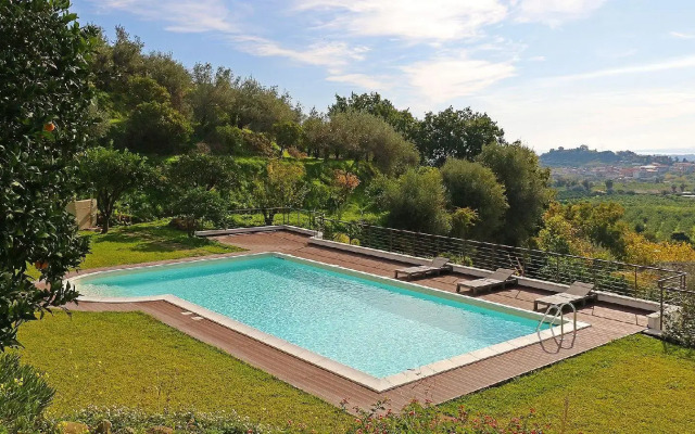 Siké Holiday Home