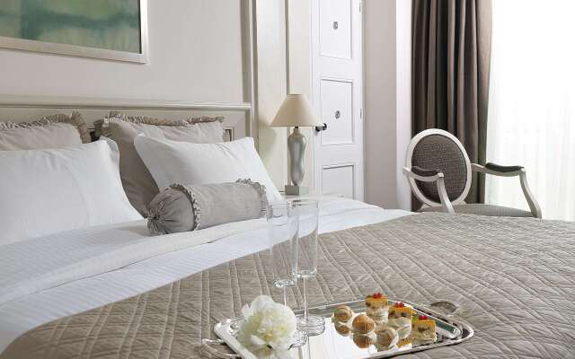 Отель NJV Athens Plaza