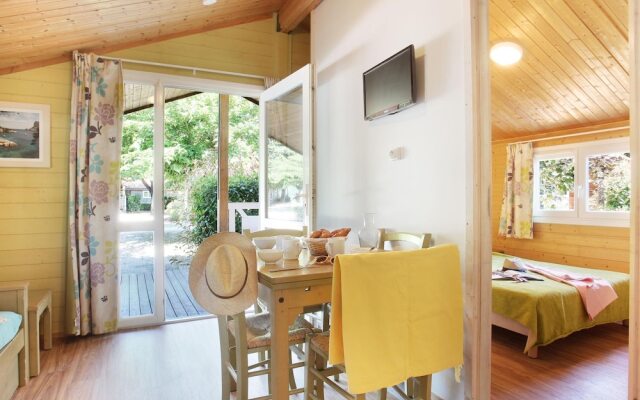 Pleasant chalet with covered terrace in beautiful surroundings