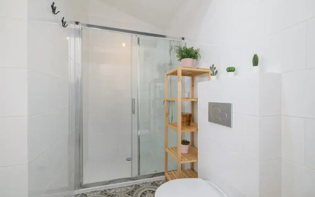 Apartment With 2 Desks by Renters
