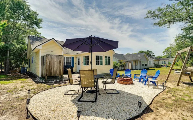 Oak Island Hideaway Hut ~ 1 Mi to Long Beach!