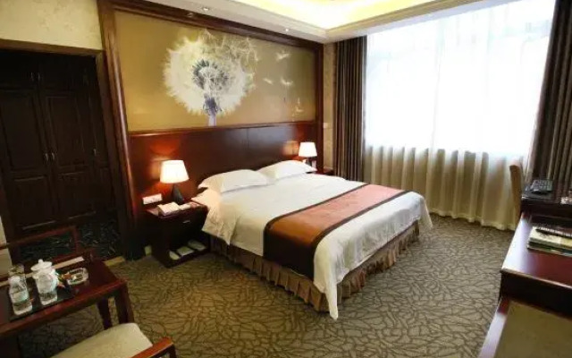 Donghua Hotel Bazhong