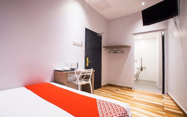 OYO 1126 Gs Hotels (Sanitized Stay)
