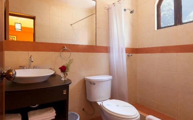 Inti Punku Alameda Inn