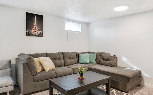 Quiet Getaway, Modern Kitchen and Foosball Table