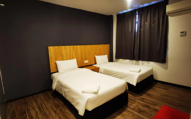 3-Plus Hotel