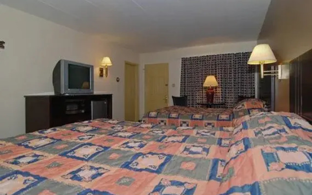 RODEWAY INN &amp; SUITES