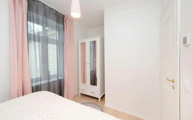 Modern quiet 2 bedroom apartment near City center