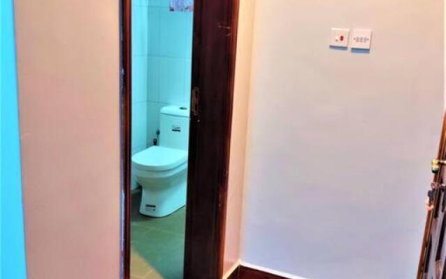 2-bedroom (queen beds) condo near Acacia Mall