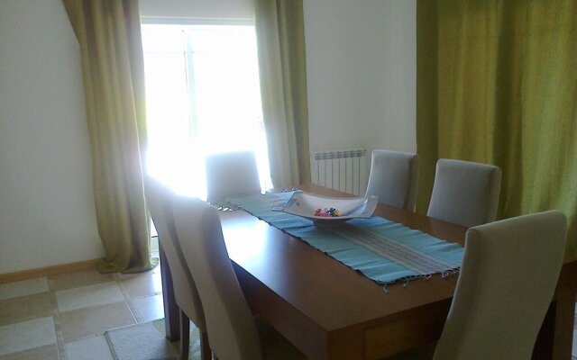 3 Bedroom House in Viseu, With Wonderful Mountain View and Garden 60 km From the Beach