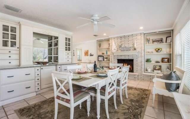 Sand N Suds 3 Bedroom Home by RedAwning