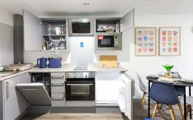 Modern Liverpool Flat | Contractors & Work Trips %