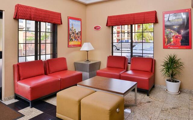 Best Western Plus Raffles Inn & Suites