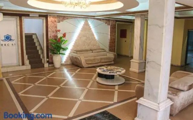 16 Quartos disponíveis - Edifício Piramide