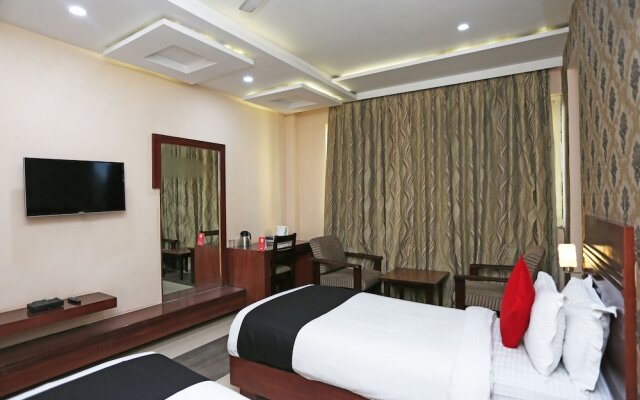 Capital O 4535 Hotel Uma Palace