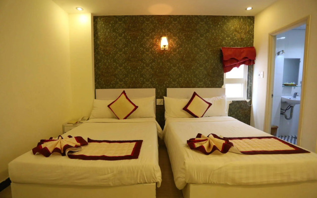 Lee Park Hotel