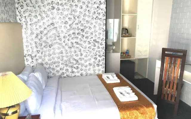 Grand Peninsula Suites