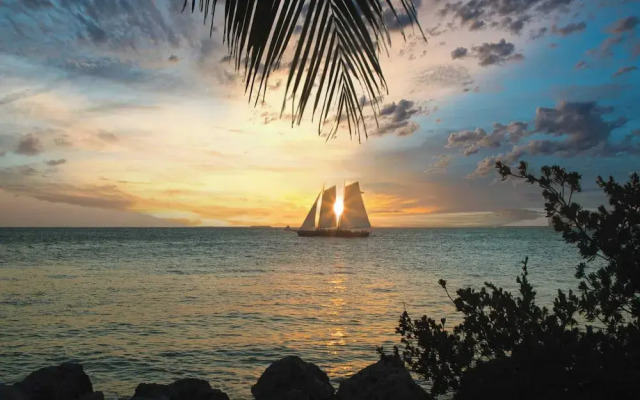 Easy Livin' by Avantstay Key West Home w/ Pool & BBQ Week Long Stays Only