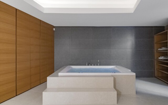 Villa first line beach, 6 bedrooms, private pool, Costabella, Marbella