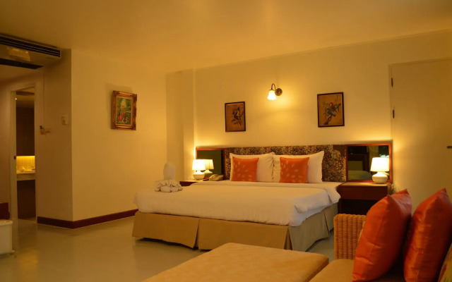 Nern Chalet Beachfront Hotel