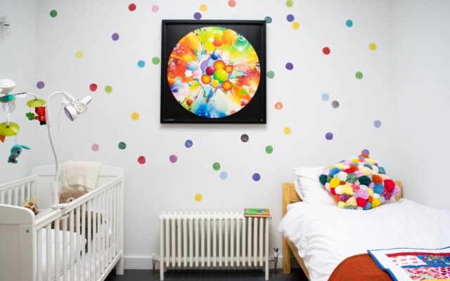 Stunning Canal Side 3 Bedroom House in East London