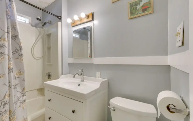 Convenient Springfield Apartment 3 Mi to Downtown!