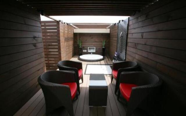 W Mulia Adult Only