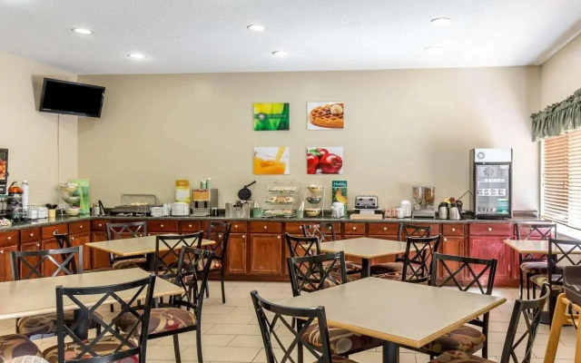 AmericInn by Wyndham Cedar Rapids North