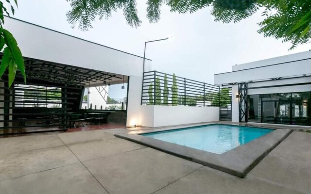 D la Torre Hotel