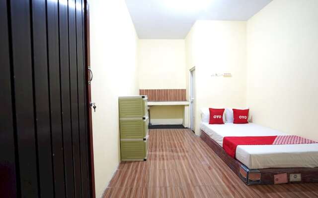 OYO Life 92920 Rumah Kost Azca