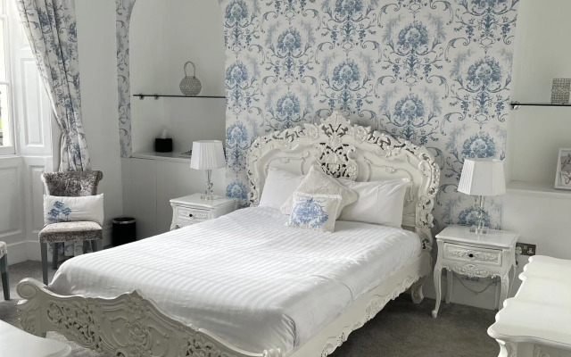 The Riverside House Hotel