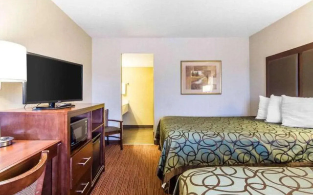 Econo Lodge University