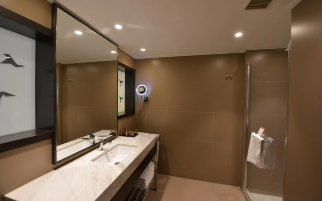 Waxwing Hotel