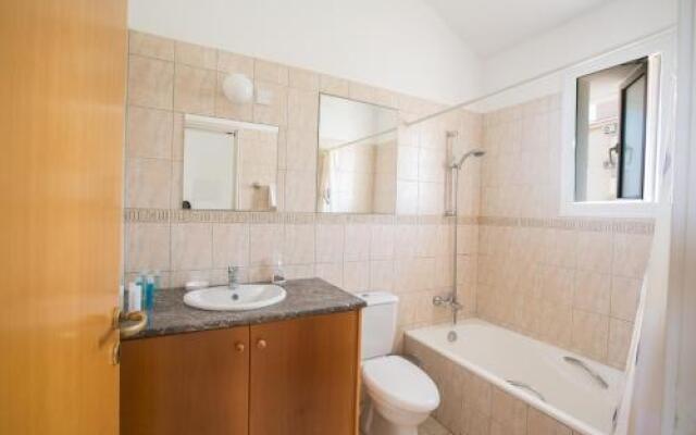 Holiday Home 3 Bedrooms 1 Bathroom - Pernera