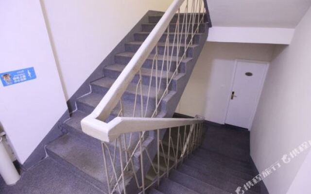 铂·云酒店(南昌八一广场火车站店)