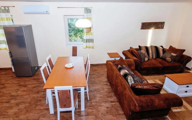 Spacious Holiday Home in Pakoštane near Sea